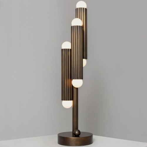 Vesta Table – Tischleuchte – Schwung – Massives Messing – 6 E14 LEDs – H 61 cm