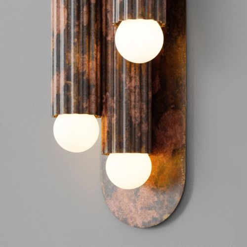 Vesta Triple 2 – Wand- / Deckenleuchte – Schwung – Massives Messing – 6 E14 LEDs – H 46 cm