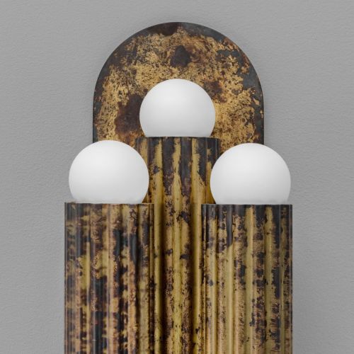 Vesta Triple – Wand- / Deckenleuchte – Schwung – Massives Messing – 6 E14 LEDs – H 38 cm