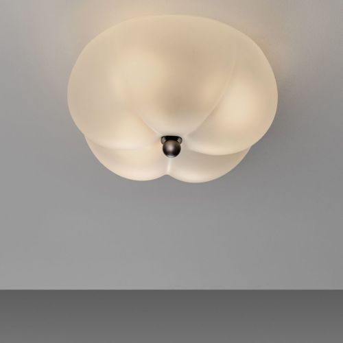 Hana MD – Applique murale / Plafonnier – Schwung – Verre opalin dépoli et laiton – 3 LED E14 – Ø 34 cm